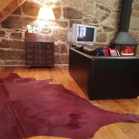Casa Contradicoes Montalegre